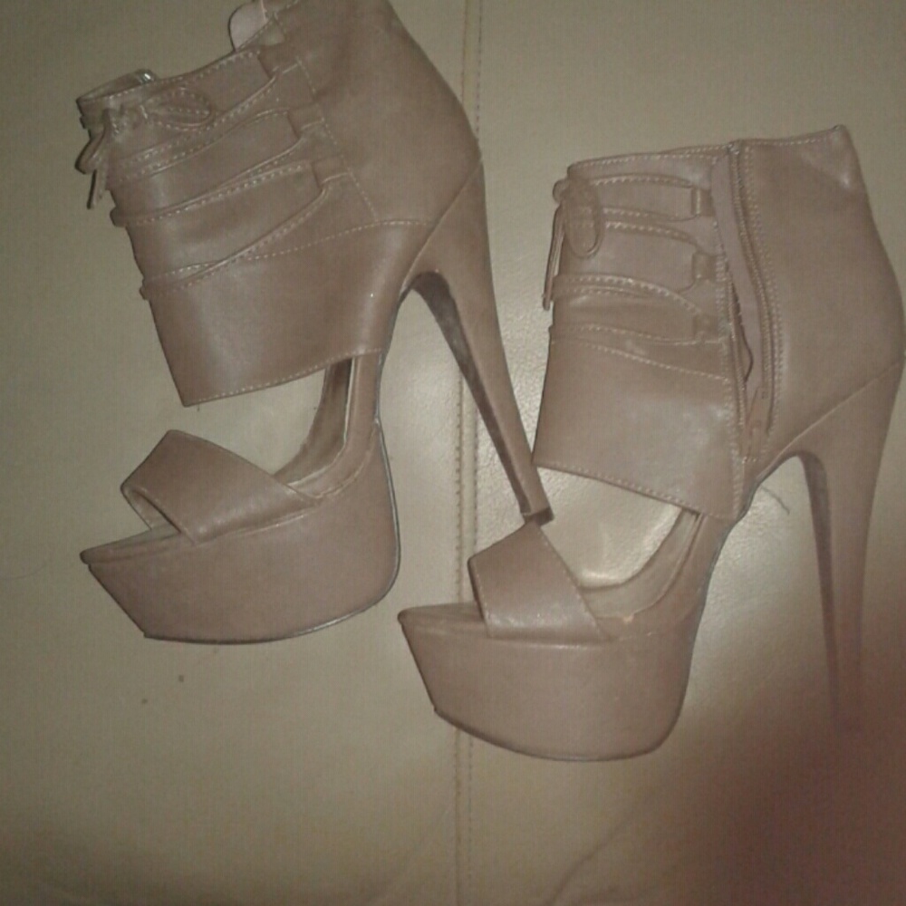 Size 6 Charlotte russe platform heels